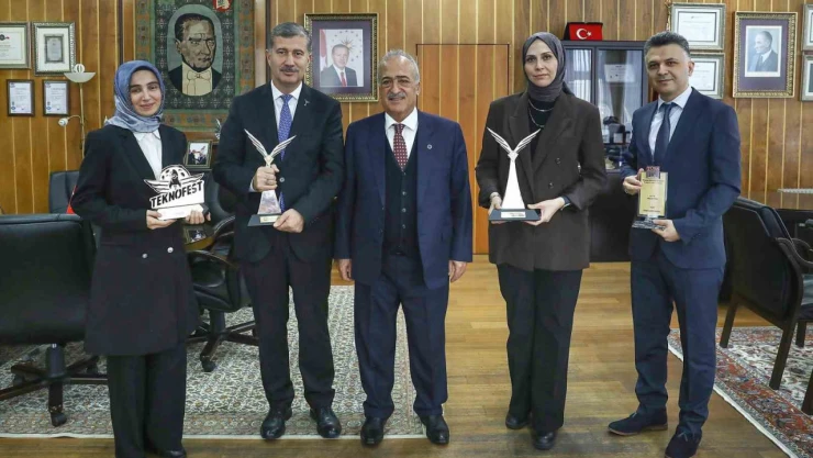 Ödüllü akademisyenlerden Rektör Çomaklı'ya ziyaret