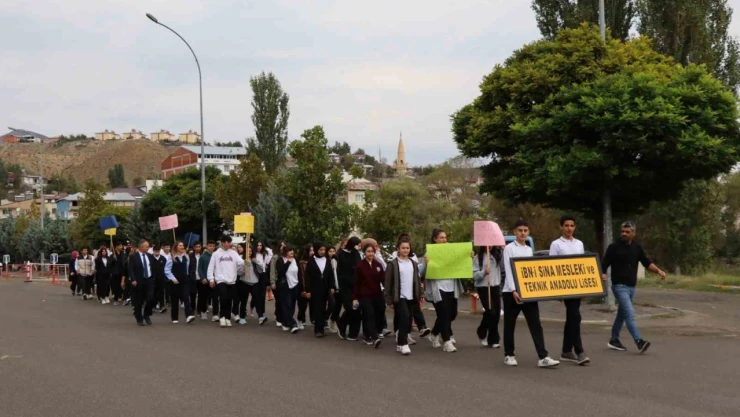 Oltu'da sağlıklı yaşam yürüyüşü düzenlendi