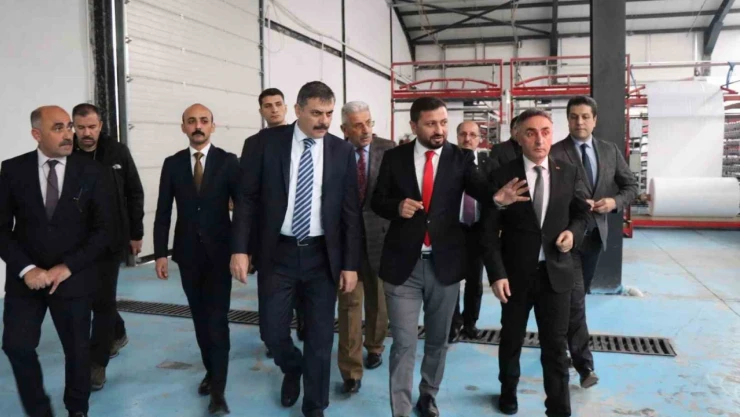 Oltu OSB'de 82 yeni işçi işbaşı yaptı