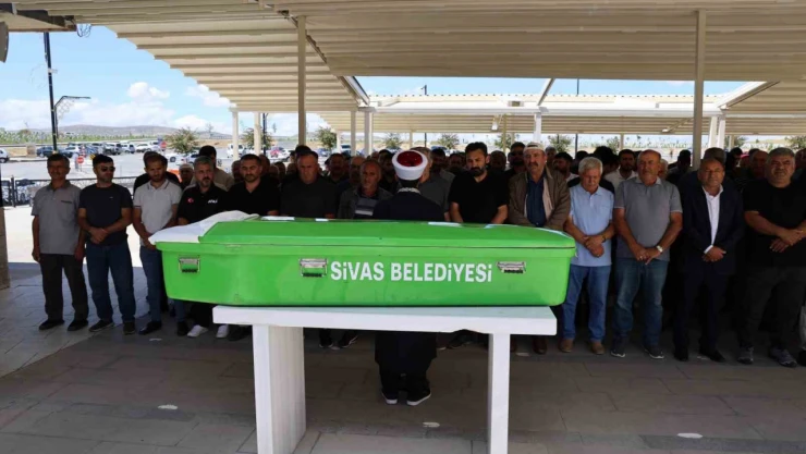 Organları 4 hastaya umut oldu, Sivas'ta son yolculuğuna uğurlandı