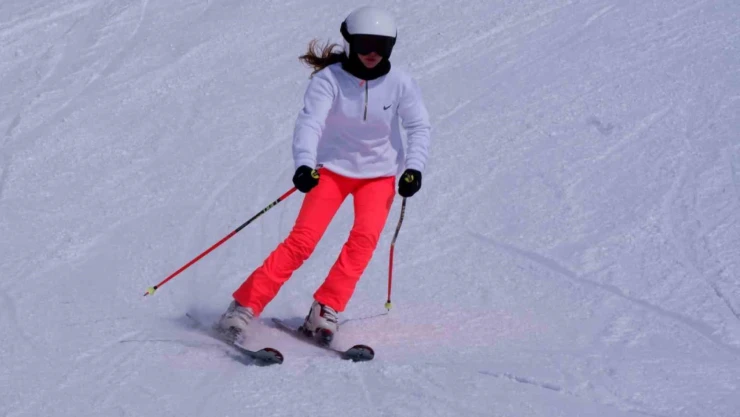 Palandöken'de kayak hız kesmiyor