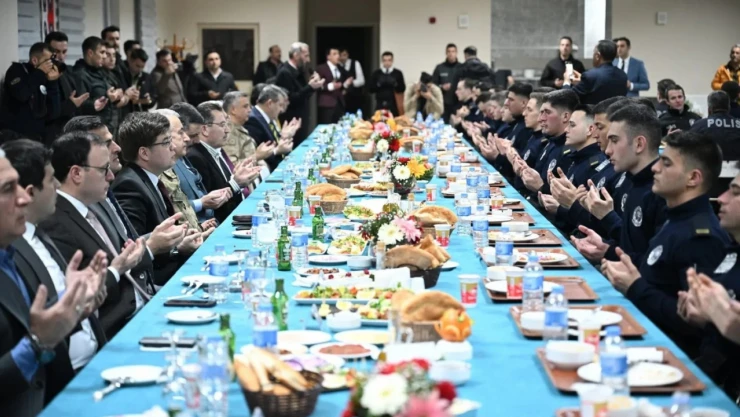 POMEM öğrencileriyle iftarda buluştular