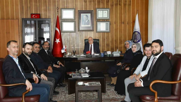 Rektör Çomaklı öğrencileri kutladı