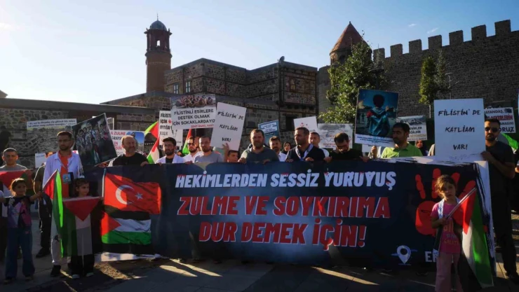 Sağlıkçılar 39 haftadır sessiz yürüyüşlerini sürdürüyor