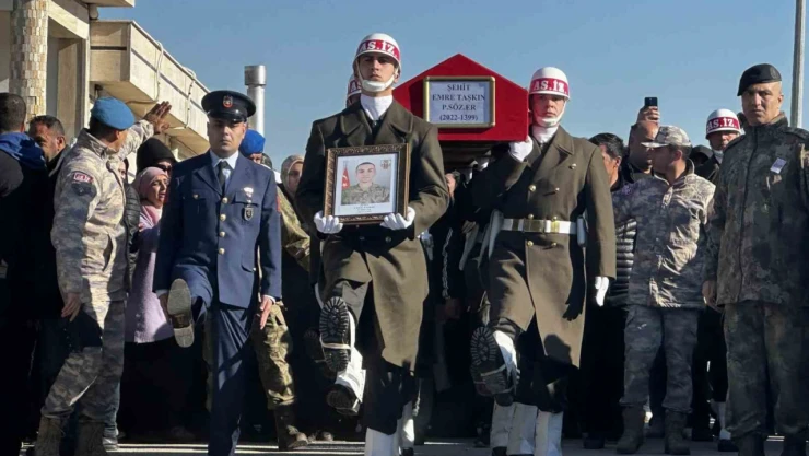 Şehit Piyade Sözleşmeli Er Emre Taşkın son yolculuğuna uğurlandı