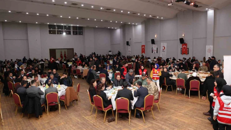 Şehit yakınları ve gaziler iftar yemeğinde bir araya geldi