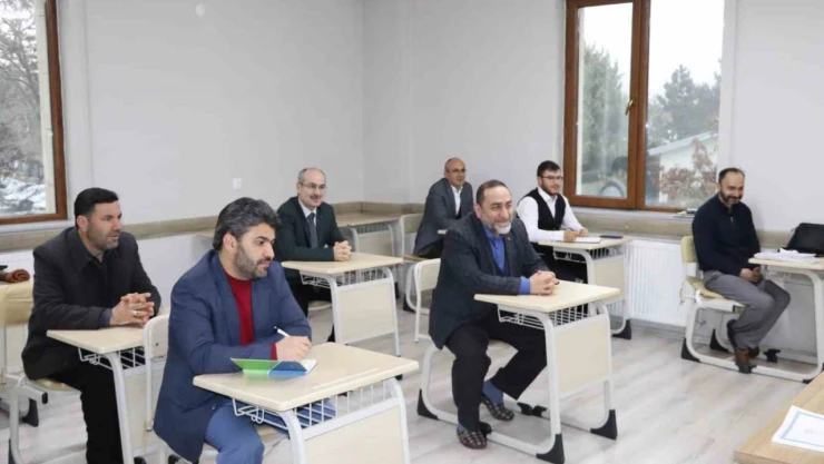 Sivas'ta din görevlilerine vaaz eğitimi veriliyor