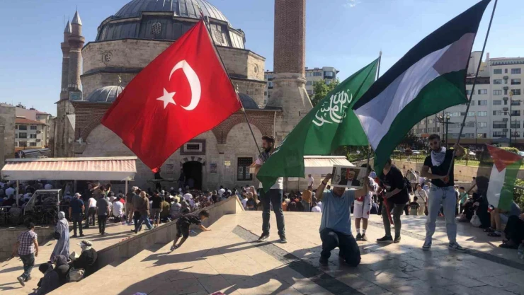 Sivas'ta Haniye için gıyabı cenaze namazı kıldı