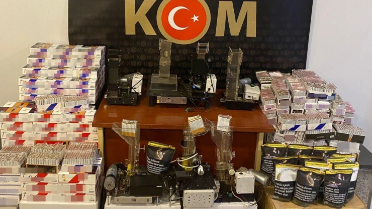 Sivas'ta kaçak tütün operasyonu: 335 bin lira değerinde kaçak malzeme ele geçirildi