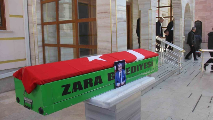 Sivas'ta kalp krizi sonucu hayatını kaybeden Milli Eğitim Müdürü defnedildi