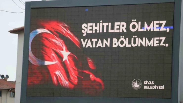 Sivas'ta tabelalara ve kalplere kazındı: 'Şehitler ölmez vatan bölünmez'