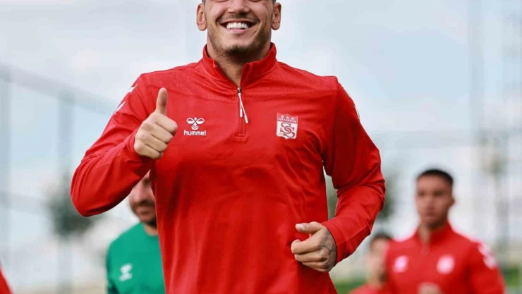 Sivasspor'da Rey Manaj kamptan ayrıldı