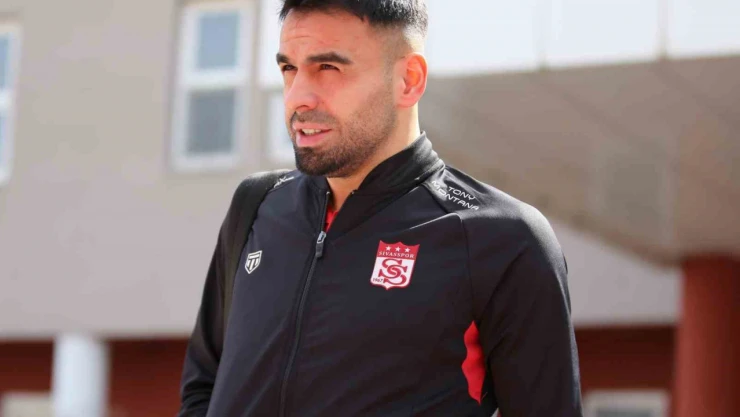 Sivasspor kafilesi Adana'ya gitti