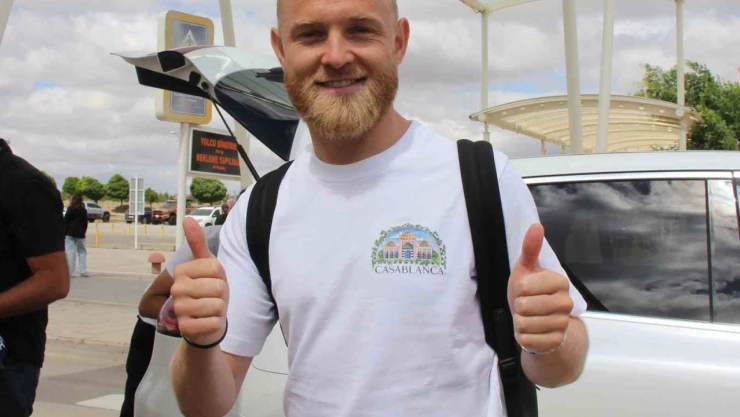 Sivasspor'un yeni transferi Alex Pritchard, Sivas'a geldi