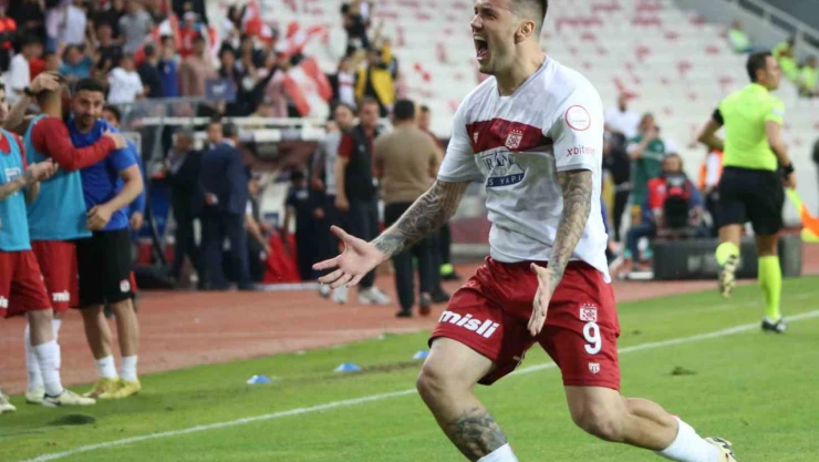 Sivassporlu Rey Manaj gol sayısını 22'ye yükseltti