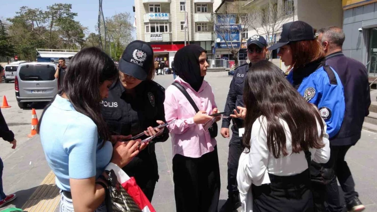 Tatvan'da 49 mağdur kadın KADES uygulaması sayesinde şiddetten kurtuldu