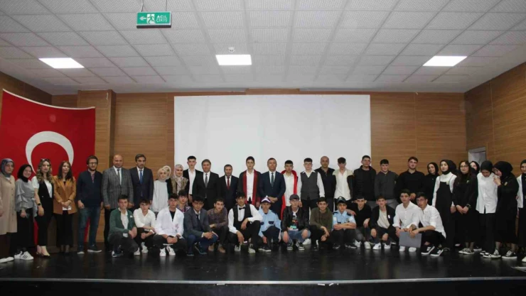 Tortum'da Karakoç ve Kısakürek anıldı