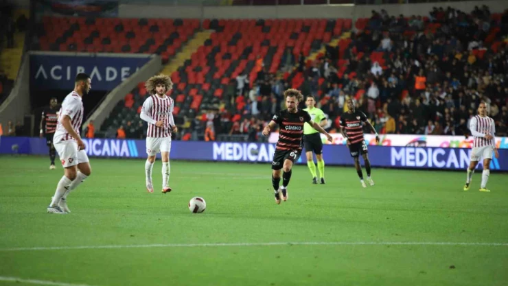 Trendyol Süper Lig: Gaziantep FK: 1 - Hatayspor: 1 (İlk yarı)