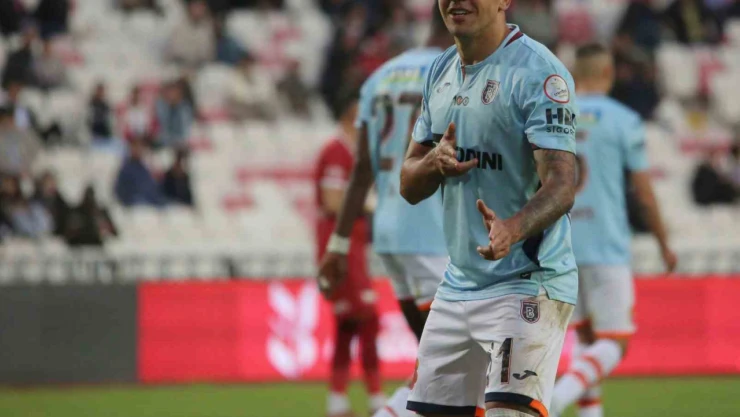 Trendyol Süper Lig: Sivasspor: 0  - RAMS Başakşehir: 1 (İlk yarı)