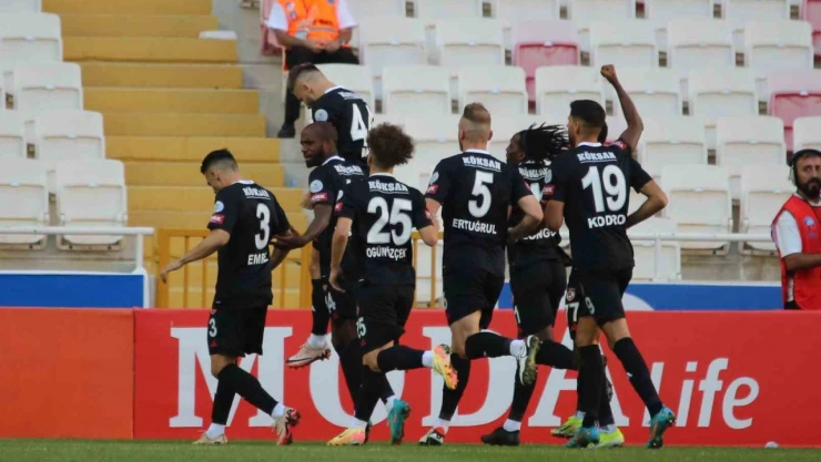 Trendyol Süper Lig: Sivasspor: 1 - Gaziantep FK: 1 (İlk yarı)