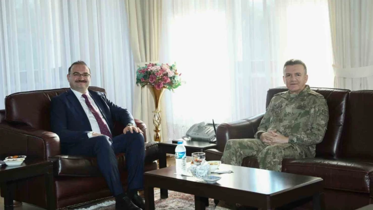 Tümgeneral Altuğ'dan Rektör Hacımüftüoğlu'na iade-i ziyaret