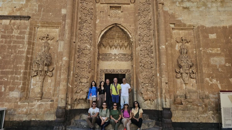 Türk Nöroloji Derneği, zirve tırmanışı öncesi İshak Paşa Sarayı'nda