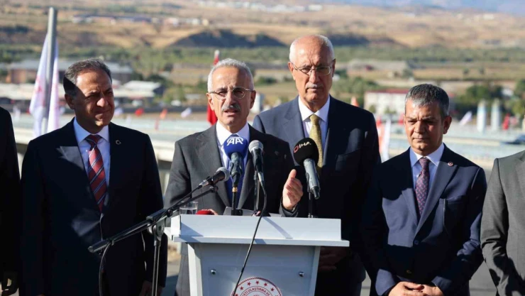 Ulaştırma ve Altyapı Bakanı Uraloğlu: 'Sadece Avrupa'da veya batıda değil, ülkemizin her tarafında çevre anlamındaki yaklaşımlar kıymetlidir'