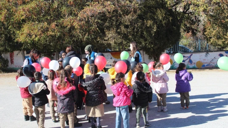 Üniversite öğrencilerinden anlamlı etkinlik