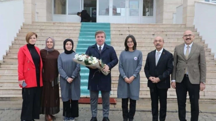 Vali Aydoğdu: 'Tatiliniz, emeklerinizin meyvelerini topladığınız bir dinlenme ve yenilenme zamanı olsun'