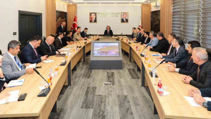 Vali Aydoğdu proje ve çalışmalar hakkında bilgilendirildi