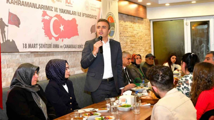 Vali Çiçek, şehit aileleri ve gaziler onuruna iftar yemeği verdi