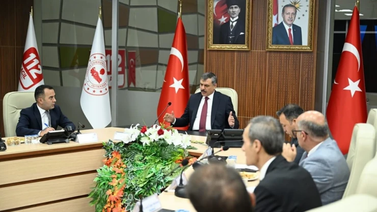 Vali Çiftçi, muhtarlar ile bir araya geldi