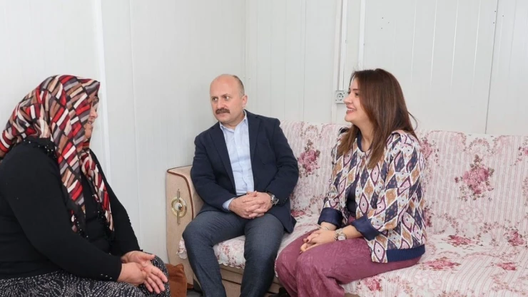 Vali Varol ve eşi depremzedelerle bir araya geldi