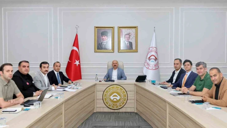 Vali yardımcılarıyla haftalık değerlendirme toplantısı yapıldı