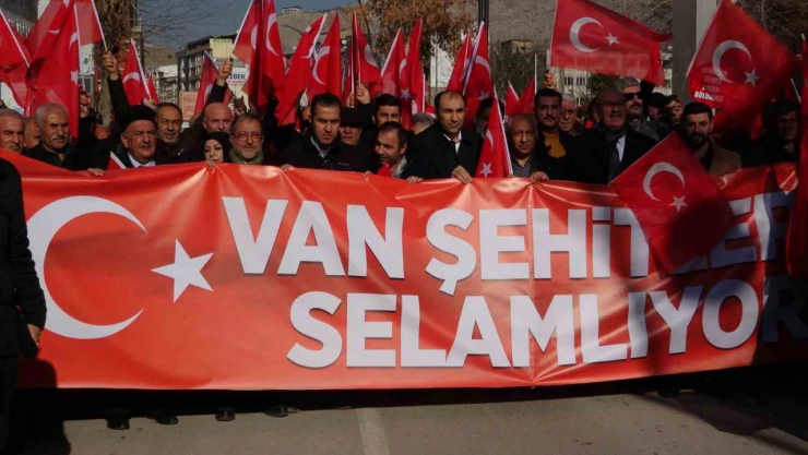 Van'da 'şehitleri anma ve teröre lanet' yürüyüşü yapıldı