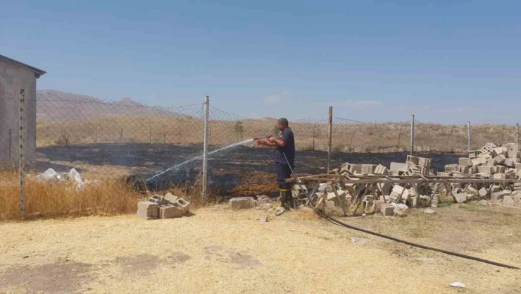 Van'da anız yangını