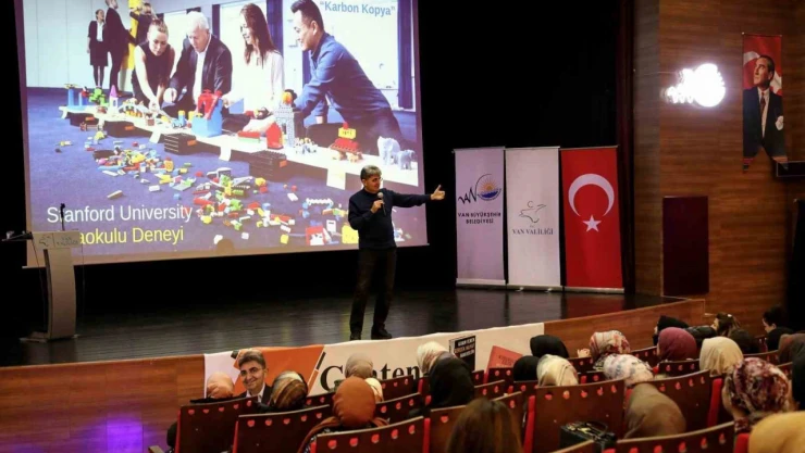 Van'da eğitimcilere 'Lider öğretmen' söyleşisi