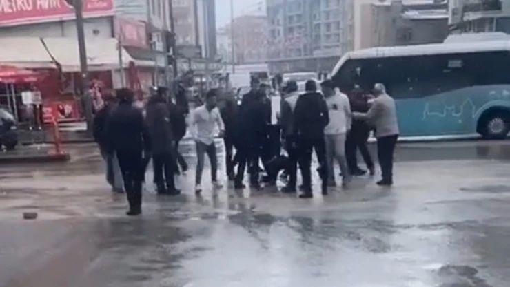 Van'da eşini bıçaklayan şahsa linç girişimi