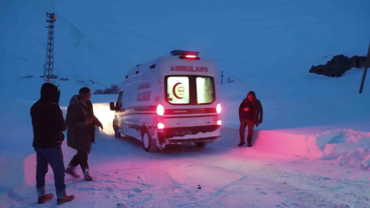 Van'da hasta kurtarma ve kar mesaisi