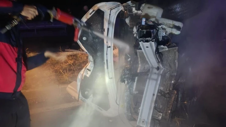 Van'da kontrolden çıkan otomobil devrildi: 5 yaralı