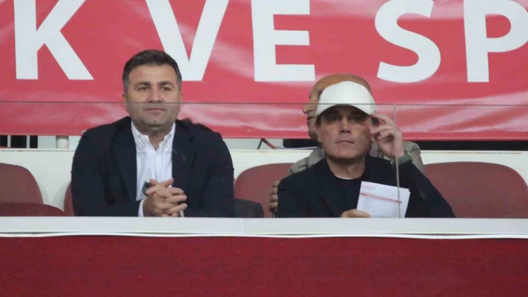 Vincenzo Montella, Sivasspor-Başakşehir maçını tribünden takip etti