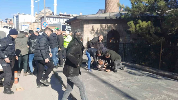 Yan baktın kavgasında kan aktı