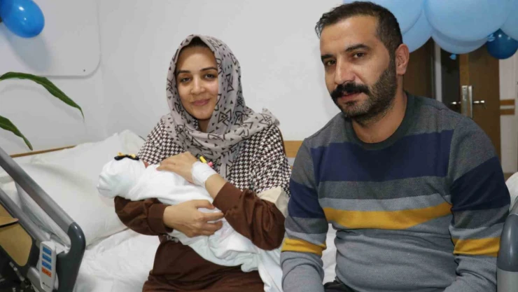 Yeni yılın ilk bebekleri dünyaya geldi