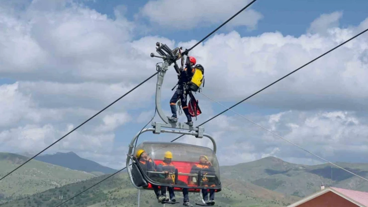 Yıldız Dağı Kayak Merkezi personeline 'ilk müdahale' eğitimi