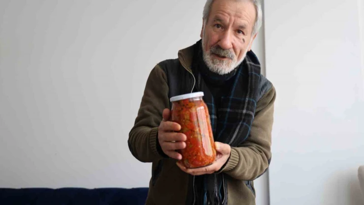 Yıllarını bu işe verdi, bin bir emekle üretip ücretsiz dağıtıyor