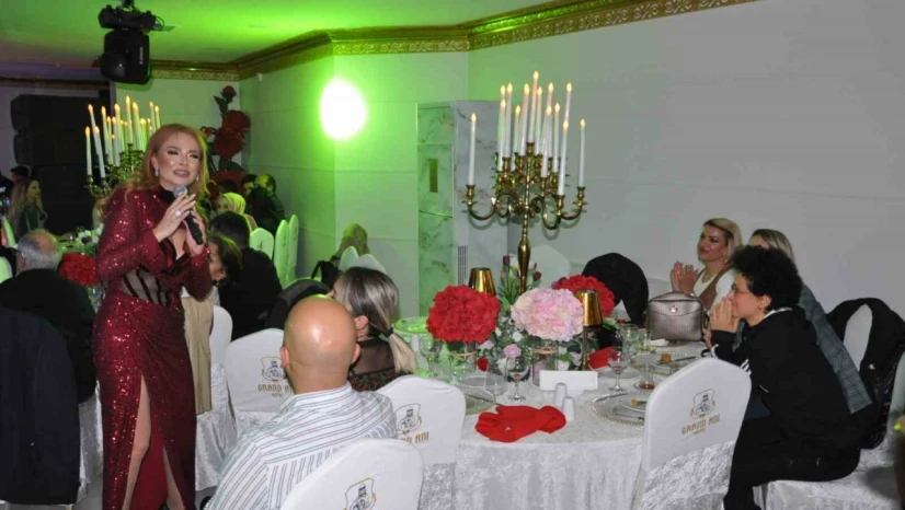 Kars'ta sanatçılar öğretmenler için sahne aldı